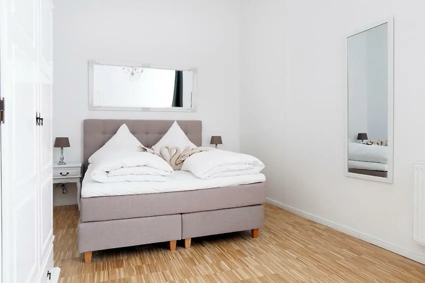 Sc 04 By Rockchair Apartments L Superhost Status L 4 Bedrooms Boxspringbeds 2 Bathrooms Balcony Elevator - Cozy Family & Business Flair Welcomes You! Berlin 0*,  Tyskland